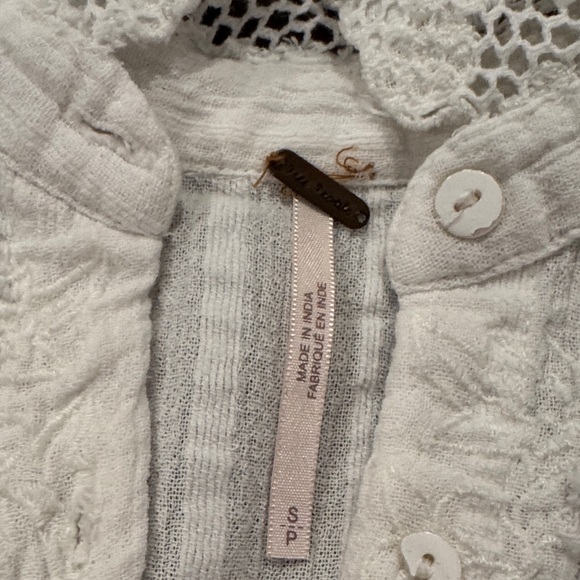 Free People White Textured Button Down Shirt size xs GUC - Picture 8 of 9